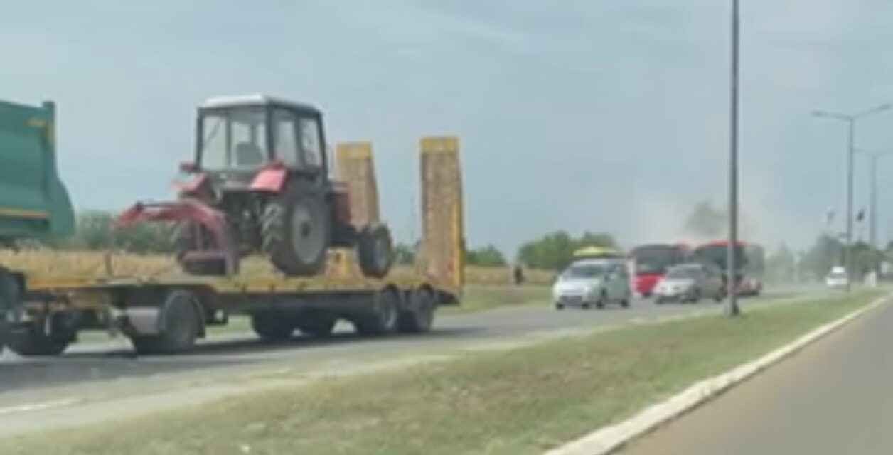 Kigyulladt egy gyerekeket szállító autóbusz Szabadka és Palics között