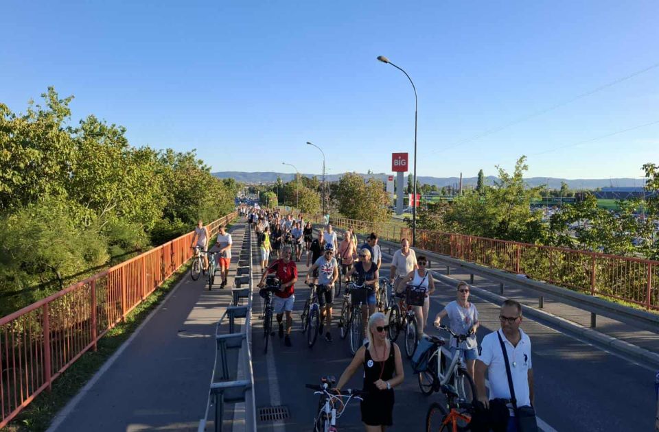 A bebörtönzött újvidékiekért tüntettek a klisai börtön előtt