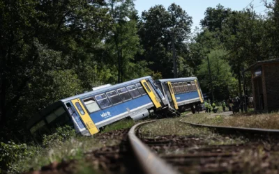 Töltés menti árokba borult egy vonat Magyarországon