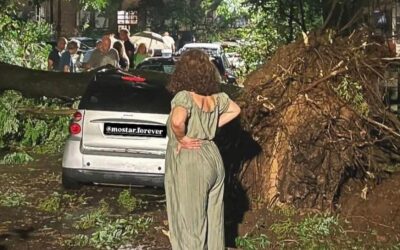 Fákat tépett ki a szél, mindent vitt a víz a horvát tengerparton Dalmáciában piros riasztás van érvényben csütörtökön is