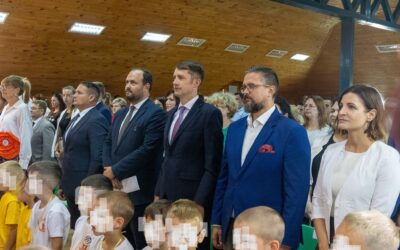 Nyílt levelet írt a VMDK az oktatási miniszternek a VMSZ tanszercsomag osztogatása miatt