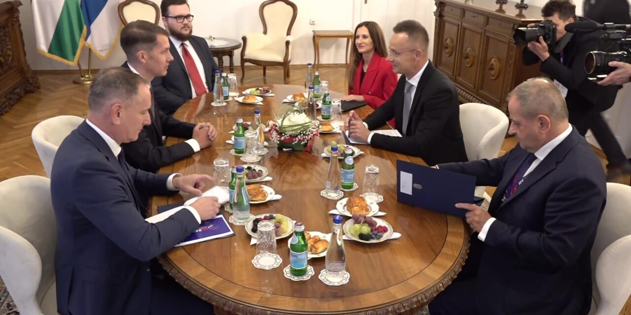 Pásztor Bálinttal és Siniša Malival is tárgyalt Szijjártó Péter Belgrádban