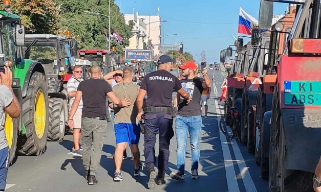 Megszűnt a tartományi kormánynál tüntető gazdák házi őrizete