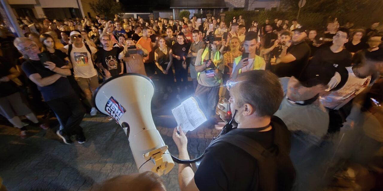 Felovasták a megzsarolt párttagok nevét