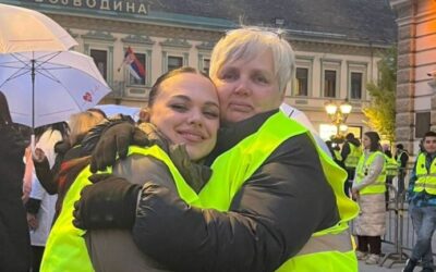 Sétált az egyetemistákkal, kezelte a sebeiket, szabadsága alatt váltották le Egész Zombor egyként kiáll a leváltott doktornő mellett