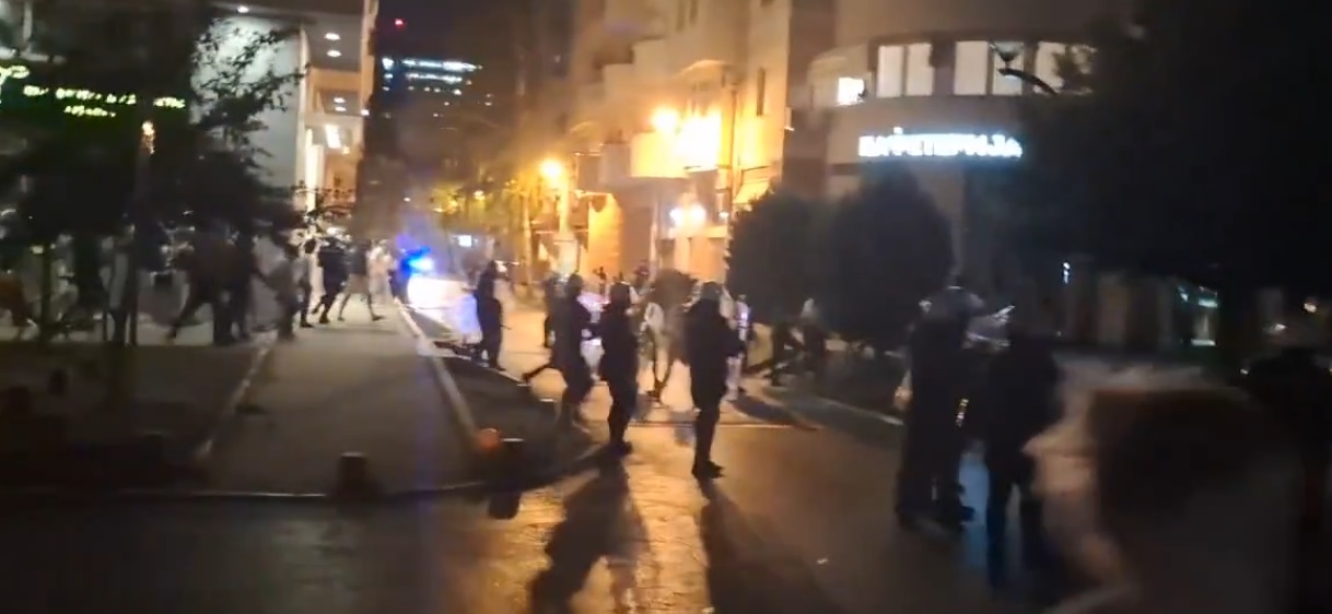 A Belügyminisztérium szerint a tüntetők támadtak a rendőrökre, az egyetemisták szerint fordítva történt