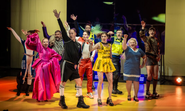 Bemutatóval és a már jól ismert sikerdarabokkal várja közönségét októberben az Újvidéki Színház