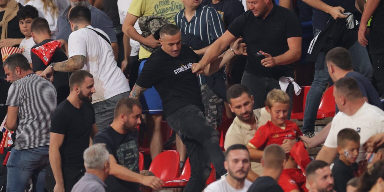 Egyszercsak megjelentek a verőlegények, és kitört a verekedés (videó)