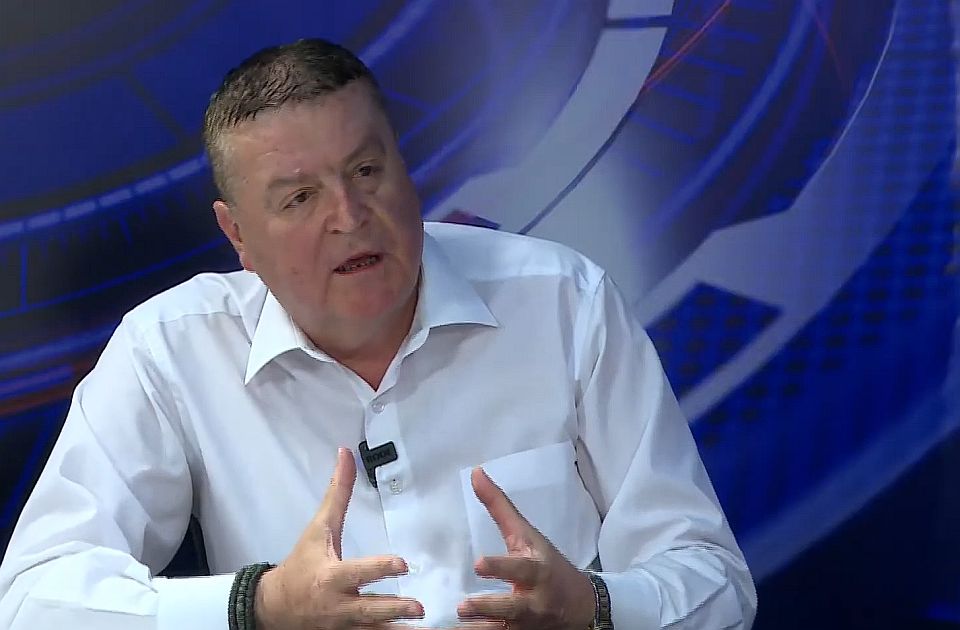 Az egyetemista meggyilkolását emlegető haladó politikus most a polgárokra is célkeresztet rajzol