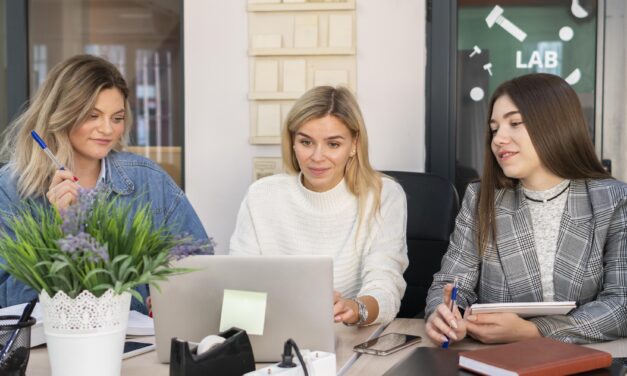 Egy nőnek harmincöt nappal többet kell dolgoznia, hogy megkeresse egy férfi fizetését