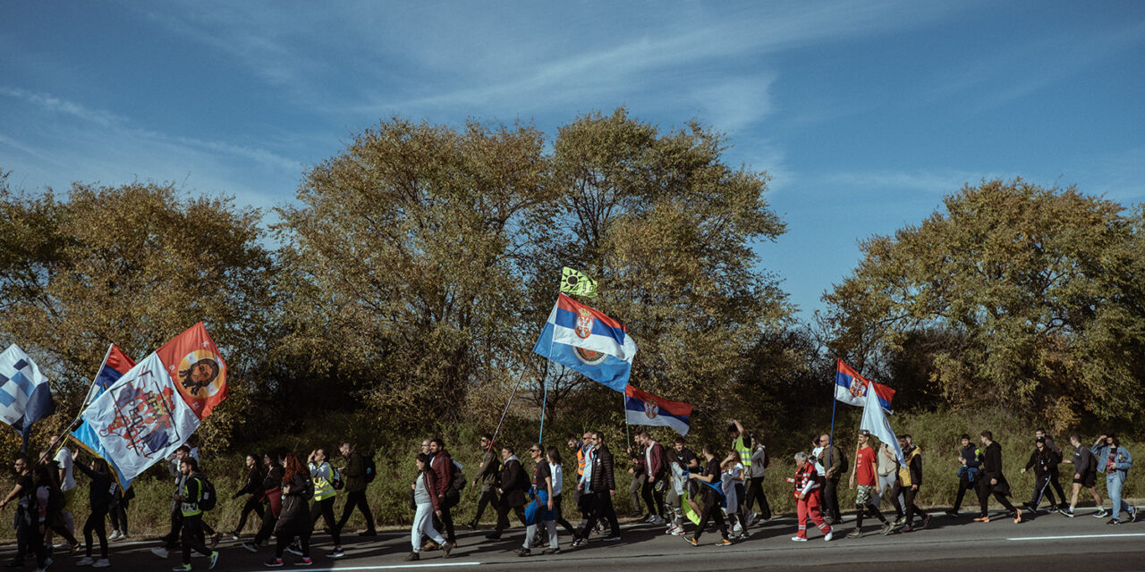 Megérkeztek Topolyára a Szabadkáról Újvidékre tartó diákok (Fotógaléria)