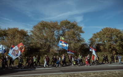 Megérkeztek Topolyára a Szabadkáról Újvidékre tartó diákok (Fotógaléria)