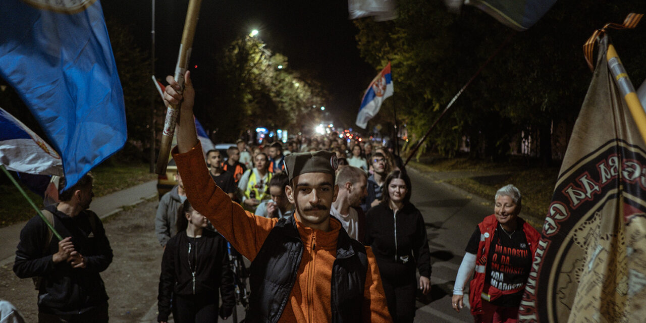 <span class="entry-title-primary">Pánik Inđijában: Még a sátrak árusítását is megtiltották a városban</span> <span class="entry-subtitle">Nem lesz tartálykocsi ivóvízzel, de mobilvécé sem, a hatalom a saját fiataljaival "háborúzik"</span>