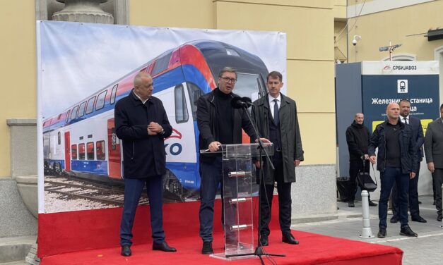 „Politikai performansz volt a vasút átadása Szabadkán”