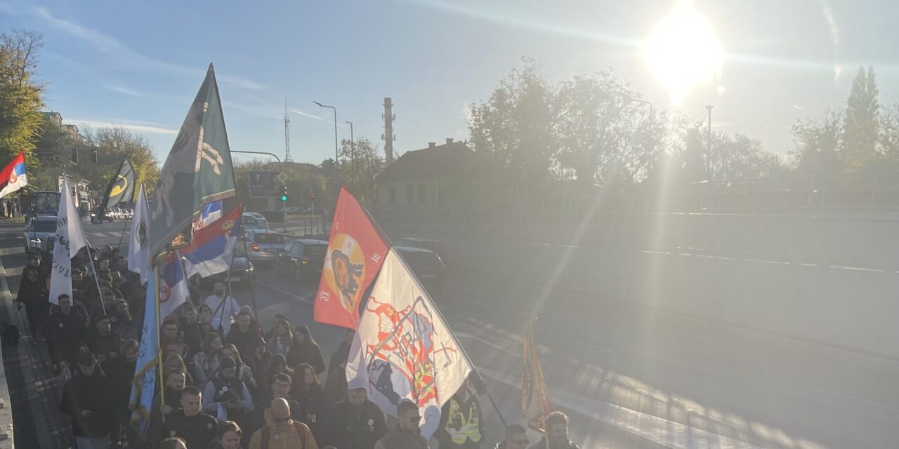 <span class="entry-title-primary">Két szám: 16 és 0</span> <span class="entry-subtitle">Tizenhat áldozat, nulla felelős - Elindultak gyalog Újvidékre a szabadkai egyetemisták és őket kísérő polgárok</span>