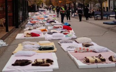 A szabad ég alatt, matracokon éjszakáznak Inđijában az egyetemisták (Fotó, Videó) “Minden megváltozott az elmúlt egy évben, csak a hatalom nem” - Megérkeztek a Novi Pazar-i egyetemisták Inđijába