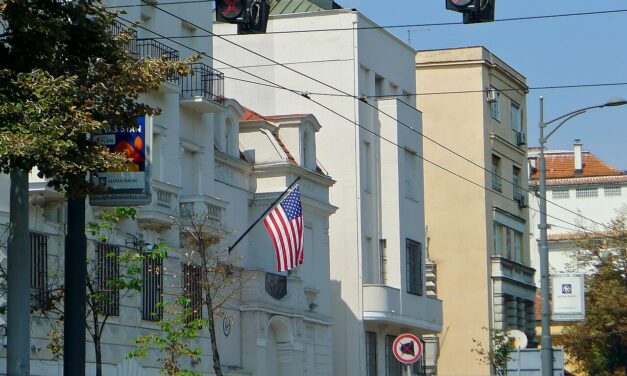 Nagykövetség: A szankciók nem a szerb nép ellen irányulnak, hanem Oroszországra gyakorolnak pénzügyi nyomást