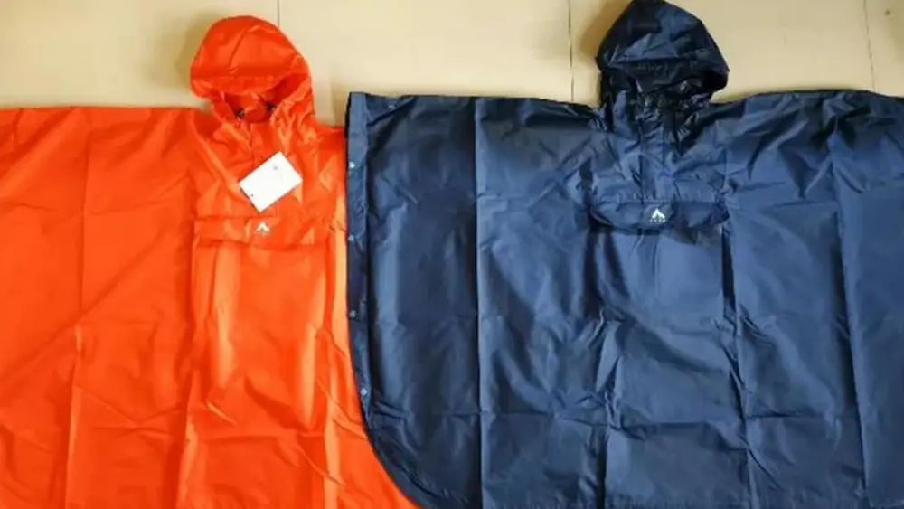 Fulladást okozhat – visszahívják a gyermekeknek készült esőkabátot