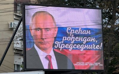 Óriásplakátokon köszöntik Nišben születésnapján az orosz elnököt
