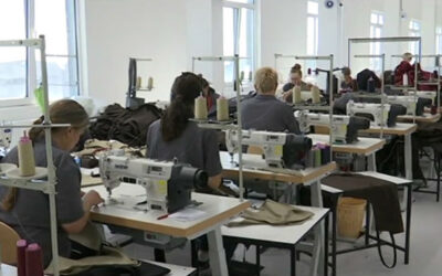 A gyárkapura függesztett papírfecniről tudta meg 300 alkalmazott, hogy munka nélkül maradtak