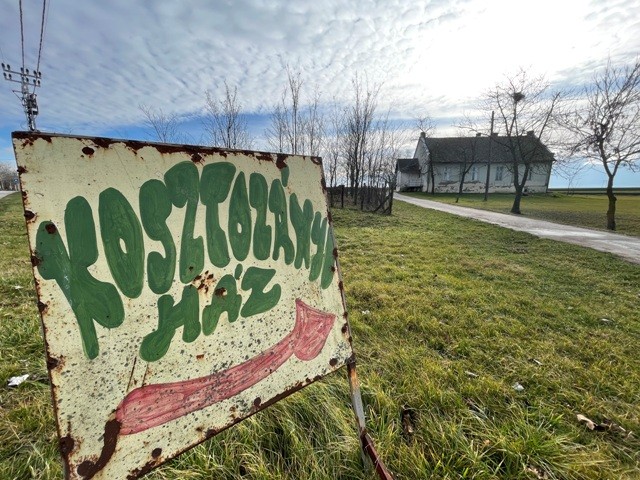 Szobrot állítanak Kosztolányinak Ludason