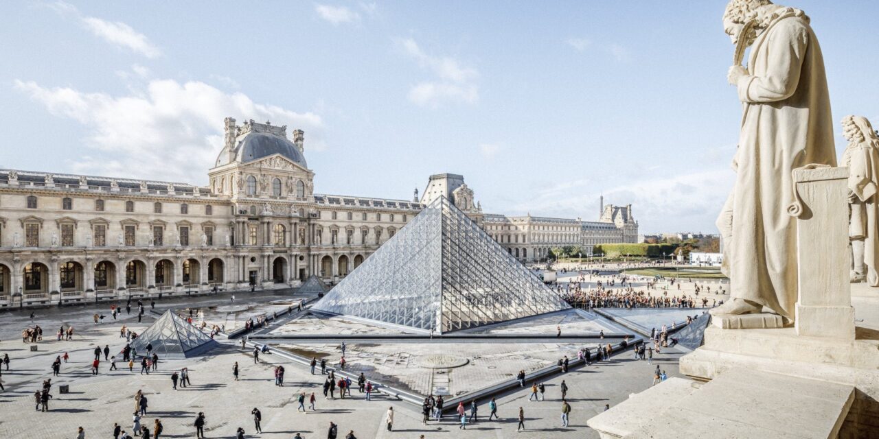 Hét perc alatt kirabolták a párizsit Louvre-t, Napóleon ékszereit vitték el