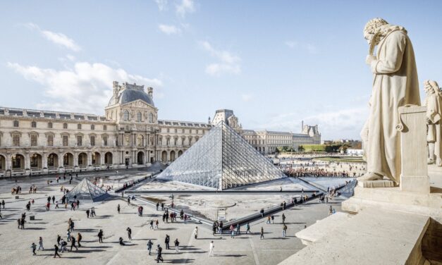 Hét perc alatt kirabolták a párizsit Louvre-t, Napóleon ékszereit vitték el