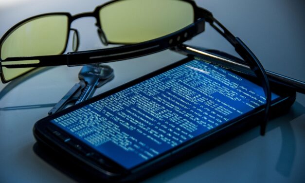 Villámgyorsan terjed az új androidos vírus: A hackerek élőben láthatják, mit csinál a telefonján