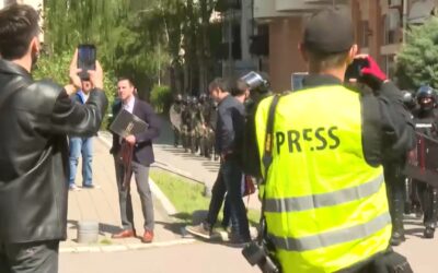 „Az államvezetés utasítja a rendőröket az újságírók verésére”