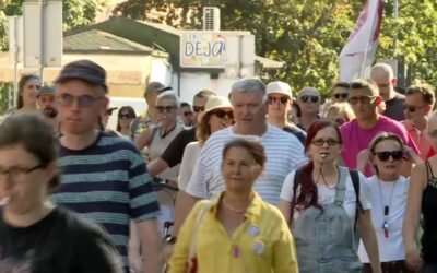Nők zacskóval a fejükön – performansz Zimonyban a bántalmazott diáklány támogatására (Fotó)