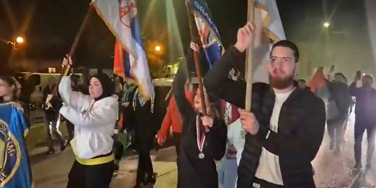 Tűzijátékkal, ovációval fogadták az egyetemistákat Čačakon