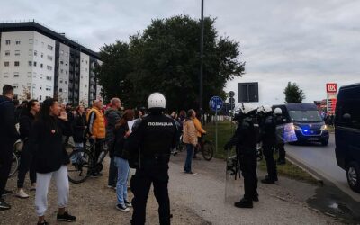 Megtámadták az újvidéki tüntetésen az N1 újságíróját