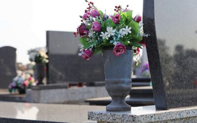 Katolikus temetőkből lopták el a márványvázákat