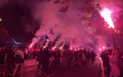 Fáklyákkal, tűzijátékkal fogadták az egyetemistákat Újvidéken (videóval)