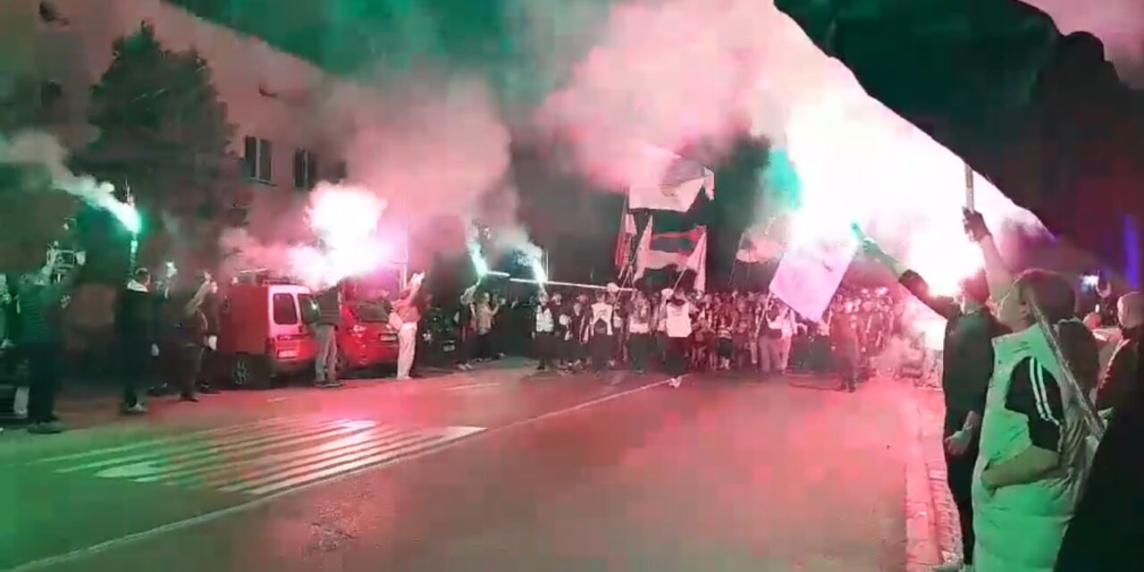 Így menetelnek Versecről Újvidékre a diákok (Videóval)