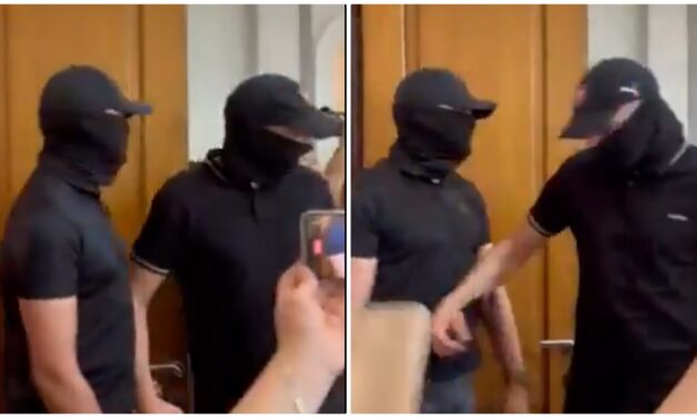 Nem kapnak fizetést a közalkalmazottak, leállt a tömegközlekedés