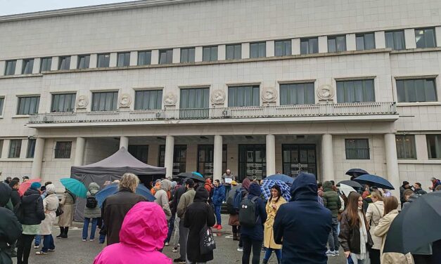Jaćimović megkezdte az éhségsztrájkot, egyre több polgár érkezik a támogatására (fotók+videók)