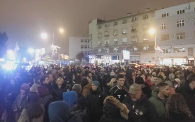 Az éhségsztrájkoló Jaćimovićot támogatják a báni palotánál megjelent polgárok