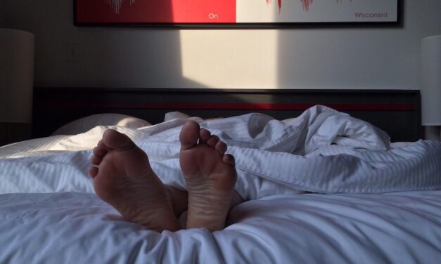 Egy friss kutatás szerint az egészségével játszik, aki nem alszik teljes sötétségben