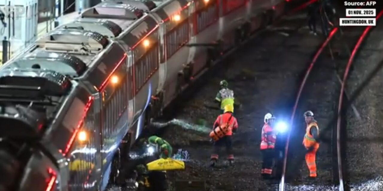 Késes ámokfutás történt egy vonaton Angliában, kilenc sérült életéért küzdenek