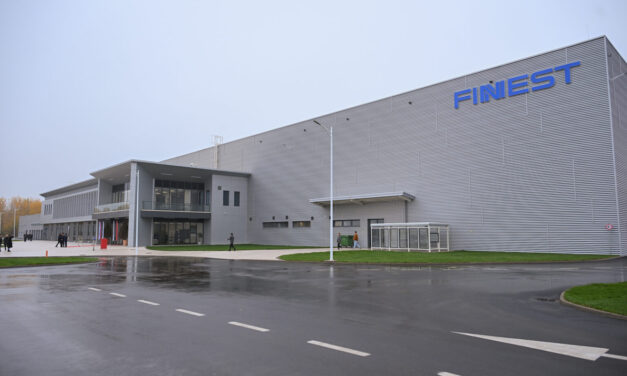 Kínaiak nyitottak gyárat Apatinban, elektromos autókhoz gyártanak alkatrészeket