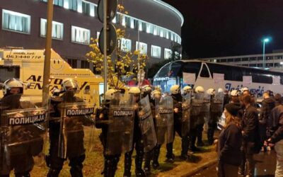 A nőverő rendőr felfüggesztését követelik civil szervezetek