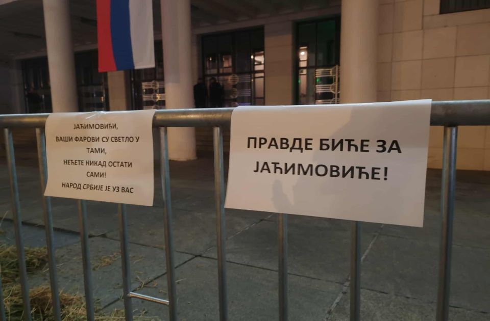 Szabadon engedték az éhségsztrájkoló fuvaros fiát, ki sem hallgatták