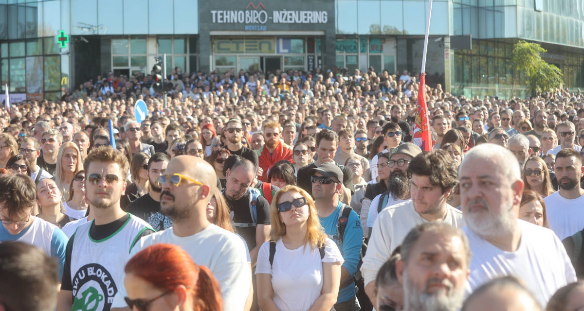 <span class="entry-title-primary">„Fiatalok, ne menjetek el innen, sehol nem süt úgy a nap, mint itt”</span> <span class="entry-subtitle">A nyugdíjas ügyésznő szerint a hatalom rákfenéje: kontraszelekció, korrupció, árulás</span>