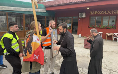 Zaklatta és a szakállát is megráncigálta az egyetemistákat befogadó papnak a polgármester