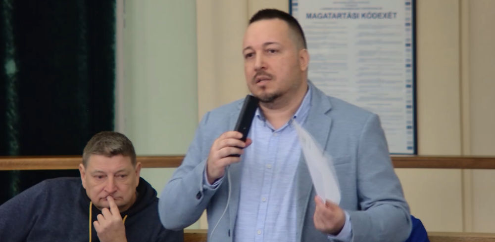 <span class="entry-title-primary">Jovanović: Nem szavazunk arra, hogy egy bértollnok, aki 55 ezer eurós autót vásárol a polgárok pénzén, igazgató legyen</span> <span class="entry-subtitle">A hatalom képviselői támogatták a kommunális vállalat és az Elgas igazgatójának kinevezését</span>