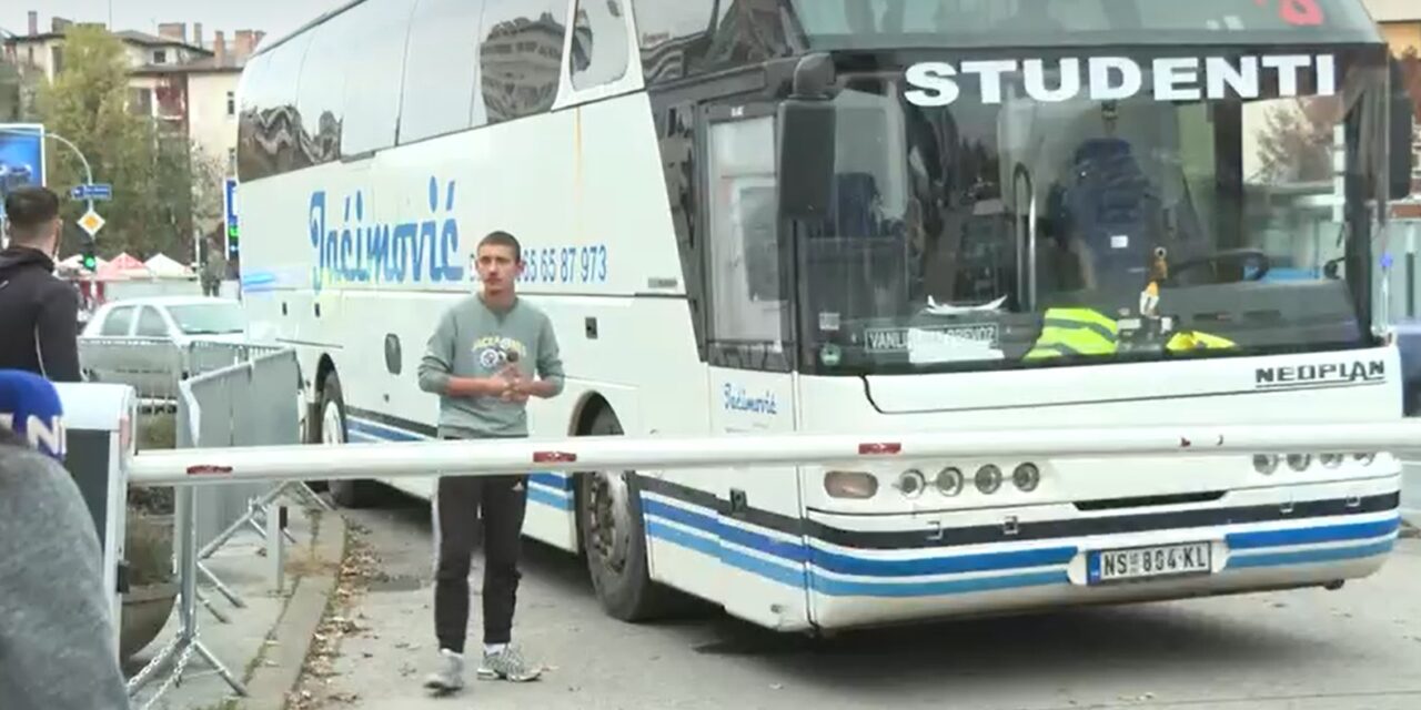 Jaćimović visszakapta az egyik autóbuszát, rögtön a tartományi székház elé hajtotta