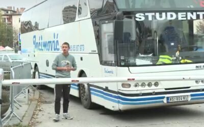 Jaćimović visszakapta az egyik autóbuszát, rögtön a tartományi székház elé hajtotta