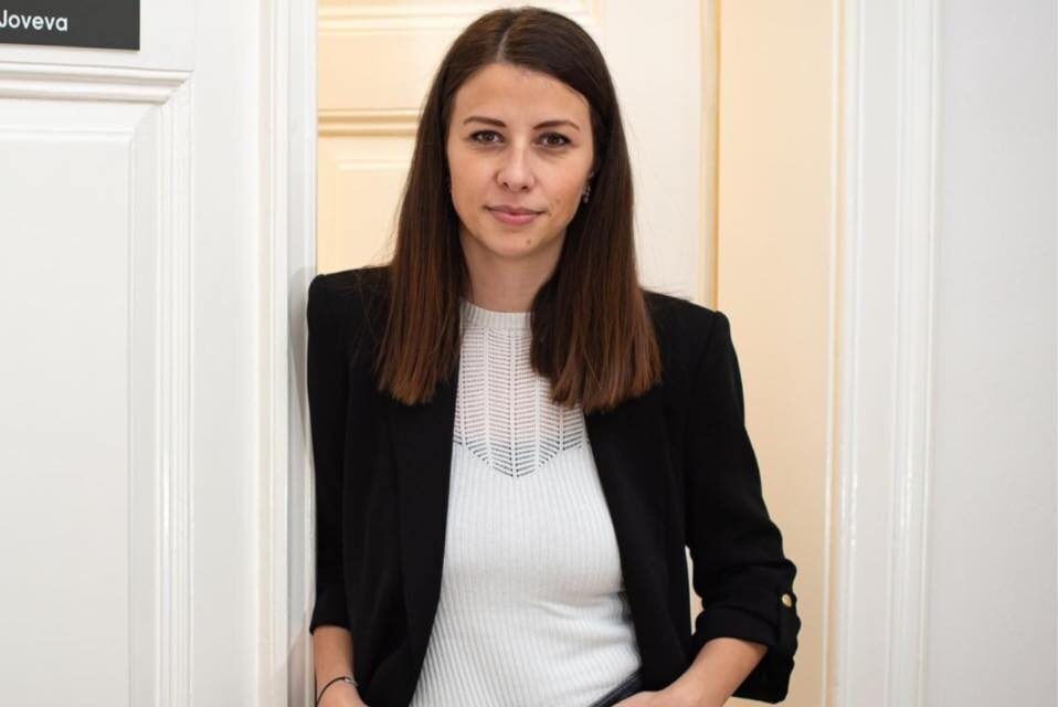 A szlovén EU-képviselő, Irena Joveva díjat kapott Szerbiában, Hrkát is meglátogatta