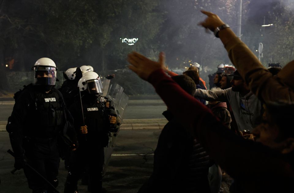 Csaknem negyven embert előállított a rendőrség a belgrádi incidensek miatt